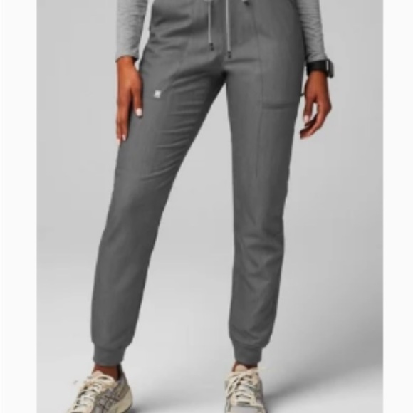 Fabletics Scrub Set - Picture 2 of 8